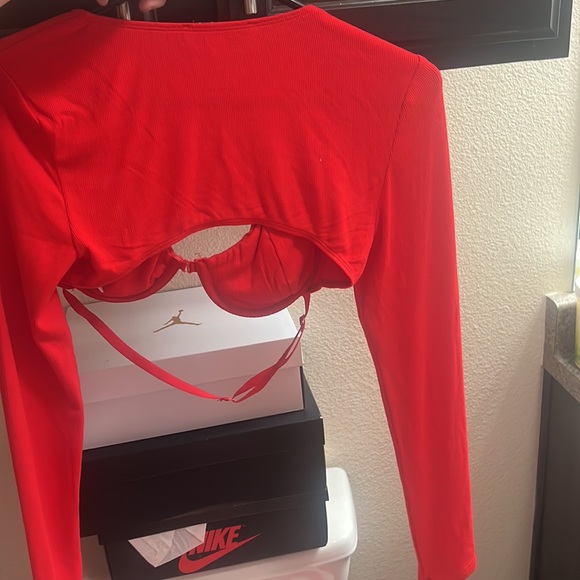 red going out top - Picture 2 of 2